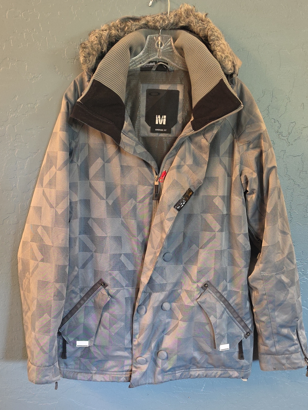 Oakley Anorak Gray Geometric Ski Jacket with Faux Fur Hood